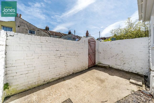 Room 2, 52, Ashdown Road, West Sussex photo 4