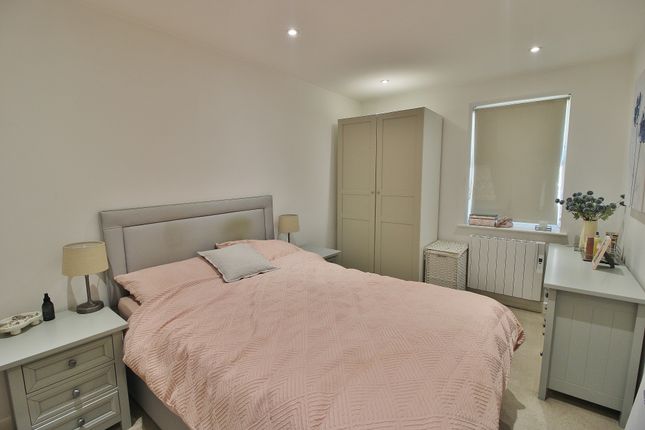 2, Beech Court, Horndean, Waterlooville photo 4