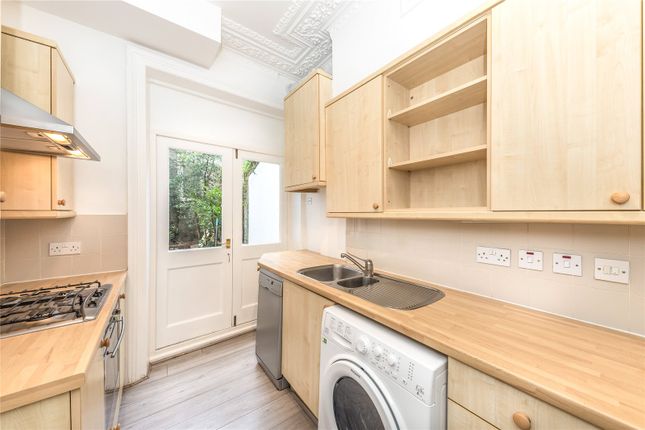 Flat to rent in St Lukes Avenue, London