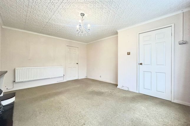 27, Chaffinch Close, Dudley photo 4