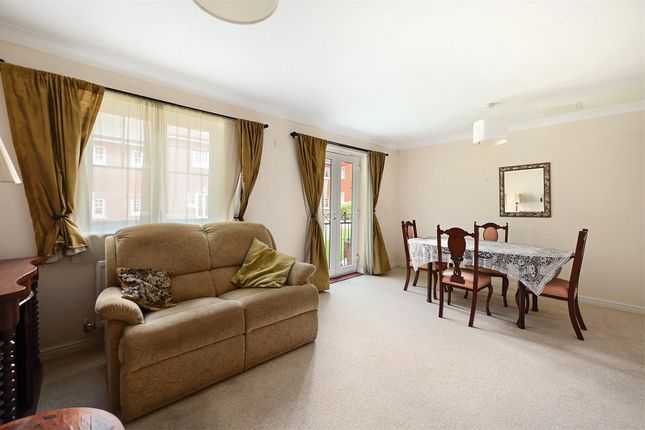 Flat 8, Grace Gardens,, Crookham Road, Hampshire photo 4