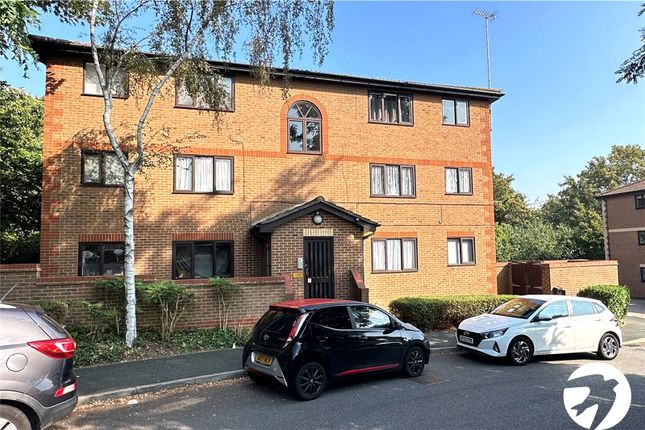Flat for sale in Winston Close, Greenhithe, Kent