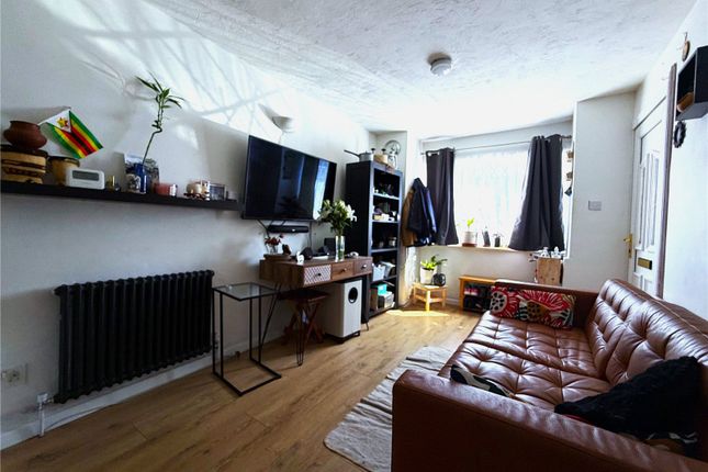 66, Queens Road, Slough photo 2