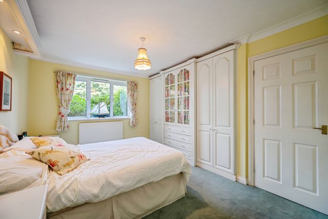 Flat 2, St. Catherines Court, 390, Sea Front, Hampshire photo 4