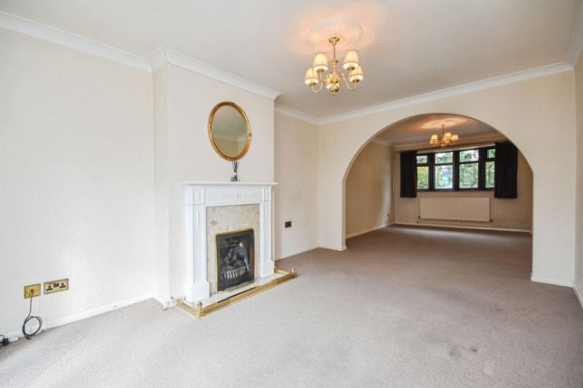 5, Priory Close, Brentwood photo 4