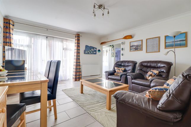 29, Winton Lodge, Imperial Avenue, Westcliff-On-Sea photo 3