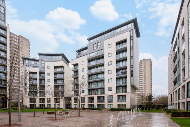 Thumbnail Flat for sale in Pump House Crescent, Kew Bridge, Brentford