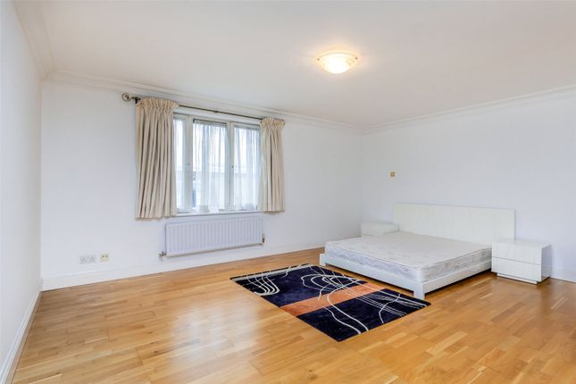Flat to rent in Walpole House, 126 Westminster Bridge Road, Waterloo