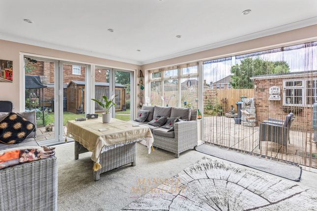 42 Hophurst Drive, Crawley photo 4