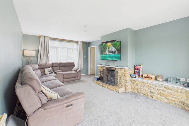97 Springhill Road, Aylesbury photo 3