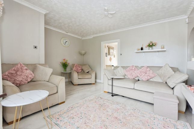 19, Harlow Grove, West Midlands photo 3