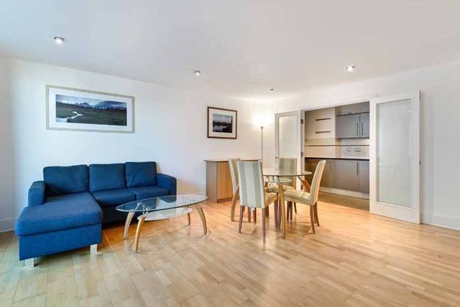 Flat for sale in Drake House, St. George Wharf, London