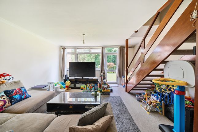 25, Bury Meadows, Hertfordshire photo 2