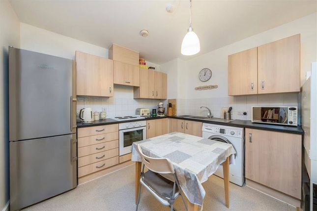Flat 19, 1, Salamanca Place, London photo 3