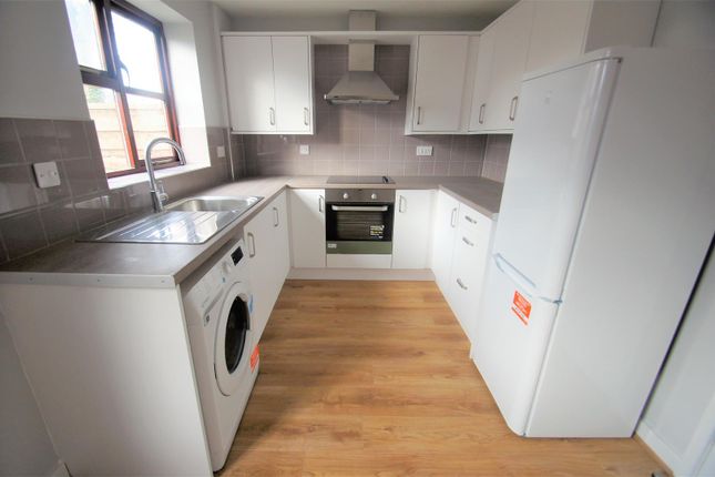 37, Tagore Close, Manchester photo 4