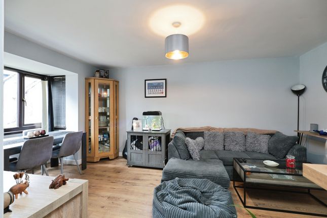 Flat 13, Copyground Court, Copyground Lane, High Wycombe photo 3
