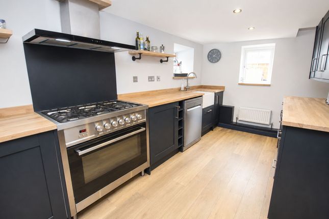 33 Sun Vale Avenue, Todmorden photo 3