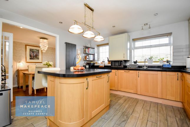 11 Linnett Grove, Packmoor, Stoke-on-Trent photo 3