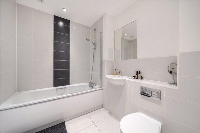 MTVH OR - 10 Dolomite Court, 27, Arla Place, Ruislip photo 4