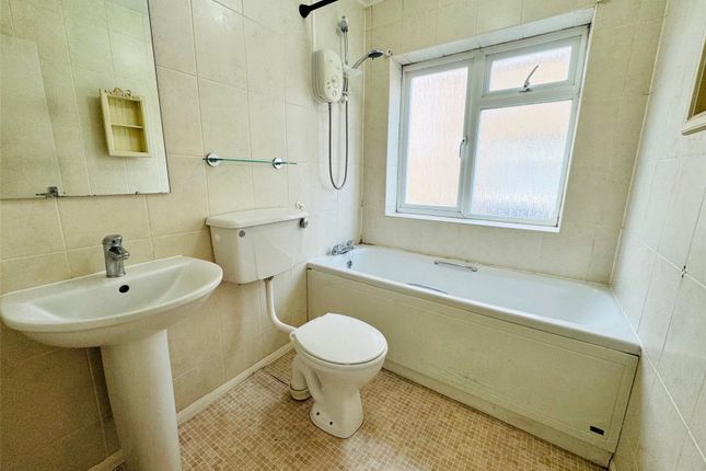 3,, Almond Court, Church Crookham,Fleet, photo 4