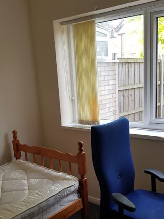 Terraced house to rent in Russell Terrace, Leamington Spa