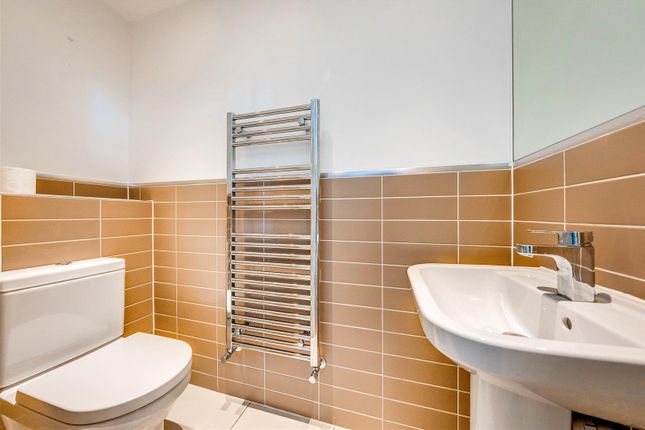 4, Murray Drive, Dartford photo 4