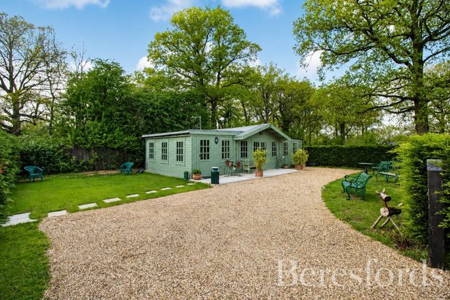 1-bed bungalow on Woodlands Lodge,, Oak Road, Billericay, £1,300/mo