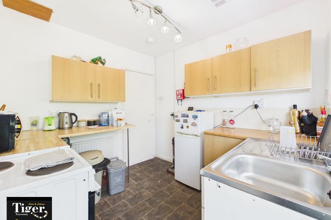 52c, Fleetwood Road North, Thornton-Cleveleys photo 2