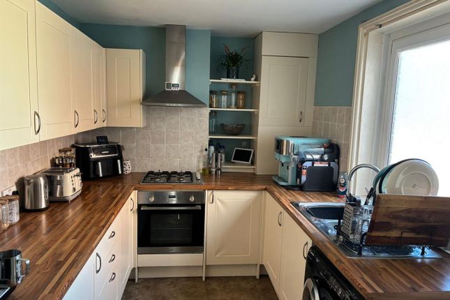 4, Victoria Road, Weymouth photo 2