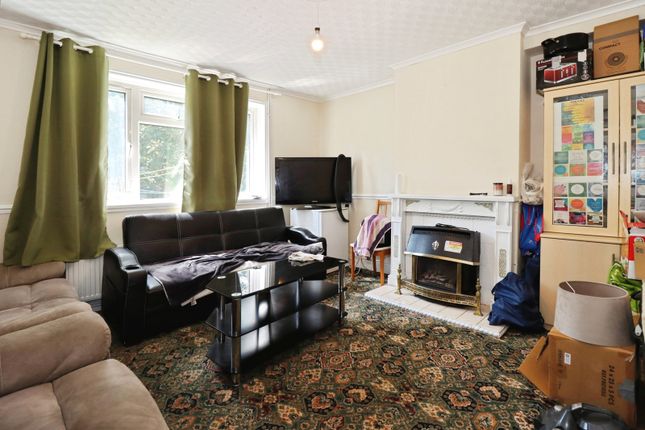 2, Hogarth Walk, Somerset photo 3