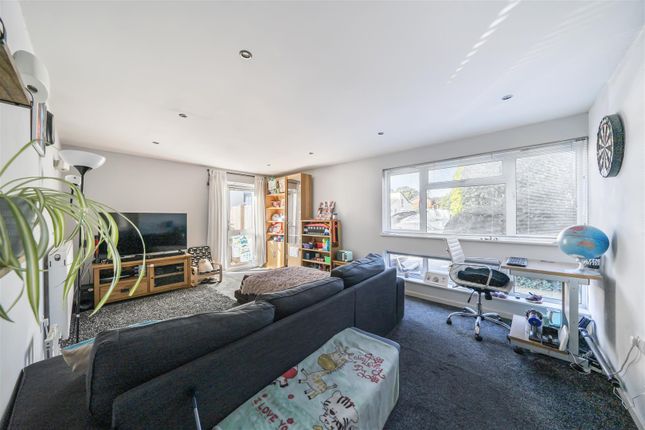 31, Field View, Reading photo 2