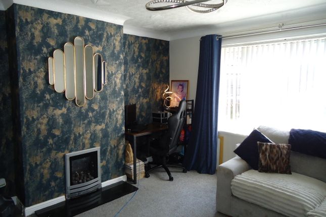 45, Windmill Road, Leeds photo 2