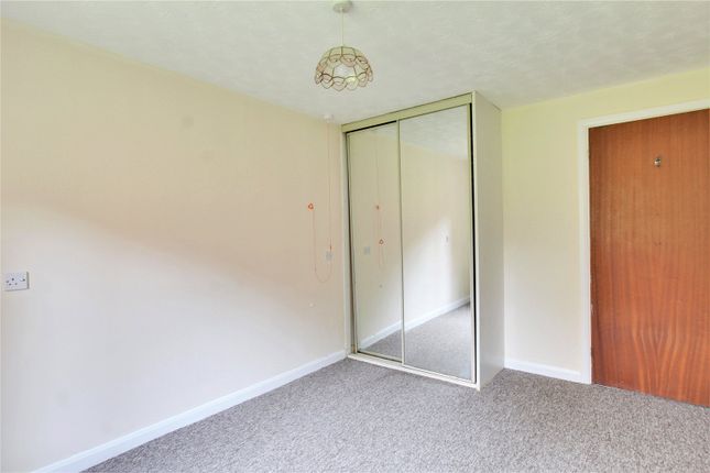 Flat for sale in Berry Court, Hook