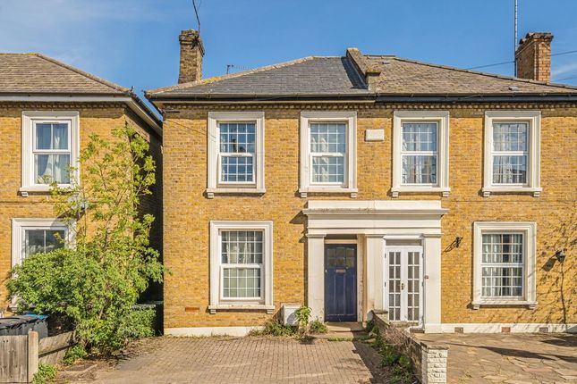 3-bed house on Orchard Road, Kingston Upon Thames, £3,500/mo