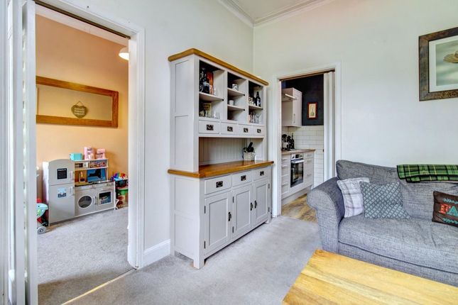 Flat B, 27, Alexander Street, Renton photo 4