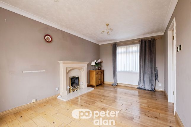 31, Chester Close, PONTYPOOL photo 3
