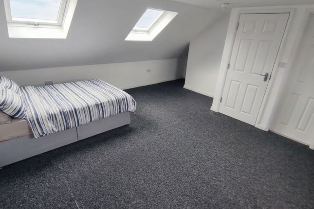 Room 6, 16 Kingsley Road, Ilford photo 2
