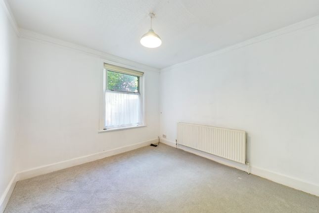 6, Madeira Avenue, Horsham photo 3