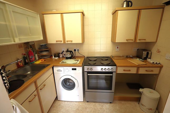30, Meadowcroft, Bushey photo 4