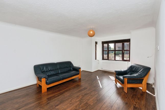 Flat 2, Mayfield Court, Hook photo 3