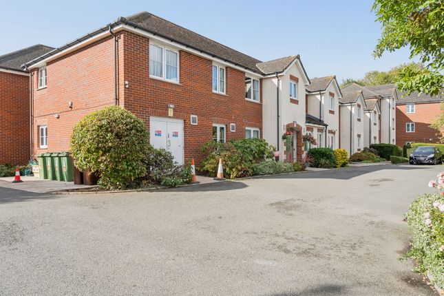 8 Pheasant Court Holtsmere Close, Watford photo 2