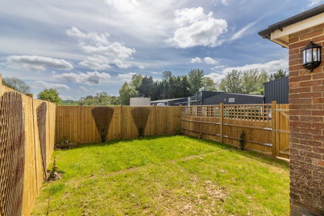 2 Nythe Cottages, Bighton Lane, Alresford photo 3