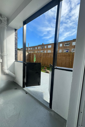 Flat to rent in Cornwall Road, London