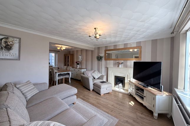 15 Bryn Rhedyn, Pontypridd photo 2
