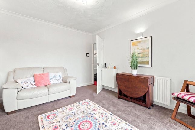 37, Sherbourne Gardens, Essex photo 4