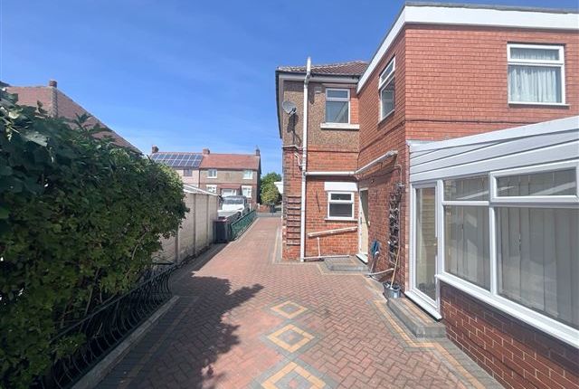 19, Highfield Avenue Kiveton Park, Sheffield photo 2