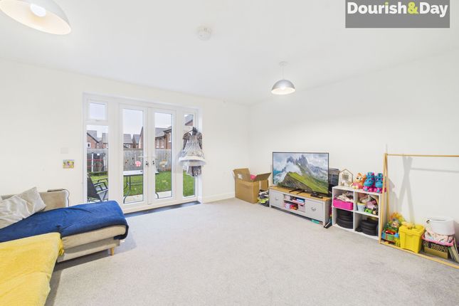 14 Upnor Way, Stafford photo 3