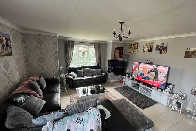 Thumbnail Flat to rent in Colne Drive, Walton-On-Thames