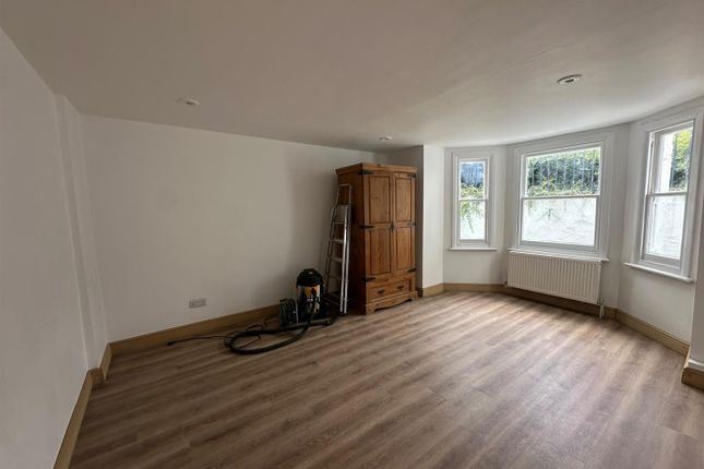 Flat 1, Hayden House 44-46, Uxbridge Road, London photo 2