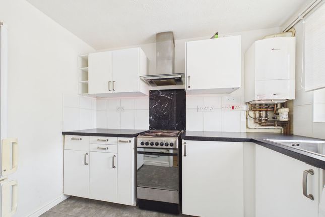 15 Porlock Place, Reading photo 3